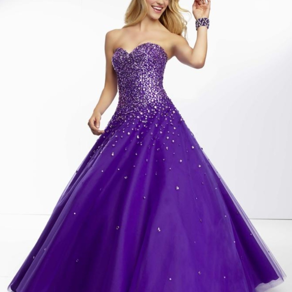 Stunning Purple Strapless Gown
